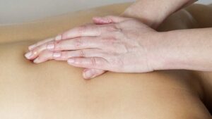 Massage biodynamique du corps – soin thérapeutique pour libérer les tensions, apaiser le stress et se reconnecter à soi